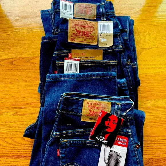 4 pairs of women’s Levi dark denim jeans. - Picture 1 of 2